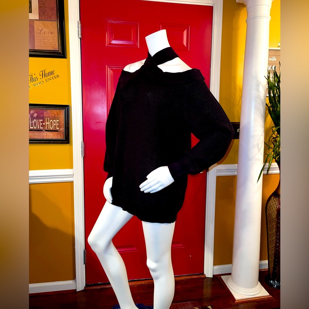 Cold Shoulders Ribbed Sweater - Picture 2 of 3